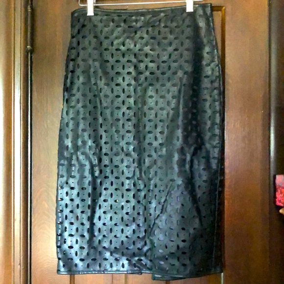 Black perforated #veganleather pencil skirt from Banana Republic size 4 - Picture 1 of 8